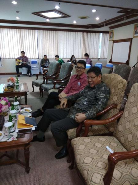 Ketua-AKIDA-bersama-Pembicara-1