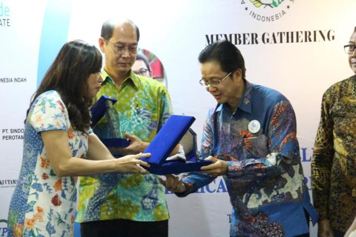 Sekjen-AKIDA-ibu-Satyawati-Susanto-dgn-sponsorship-4