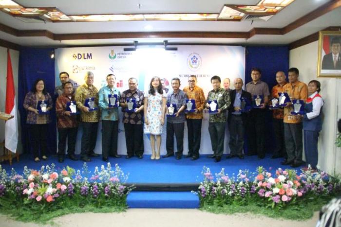 Sekjen-AKIDA-ibu-Satyawati-Susanto-dgn-sponsorship-5